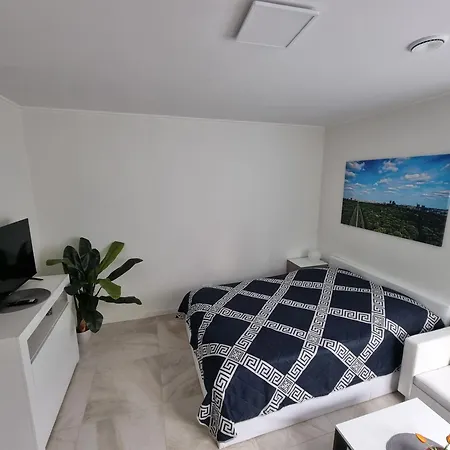 - Oase Apartment Berlin